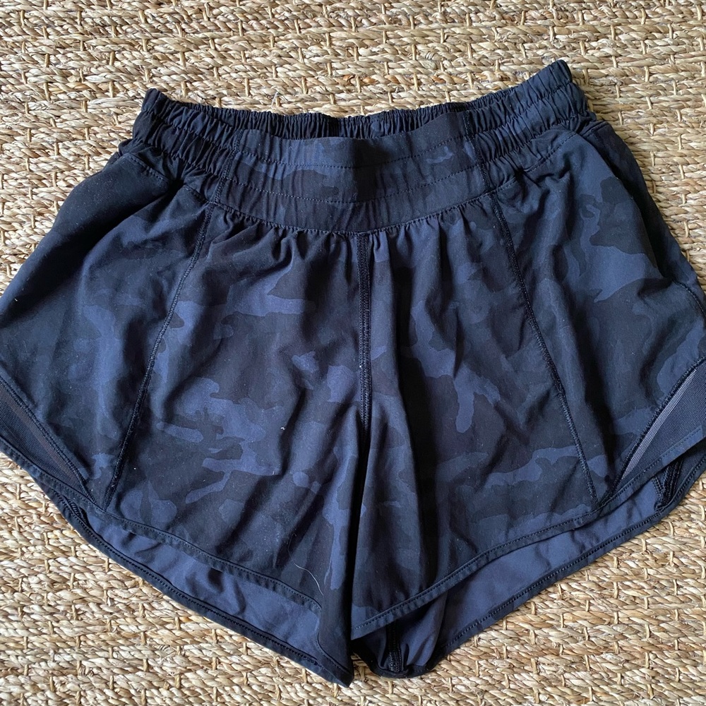 LULULEMON Hotty Hot shorts 4 inch
